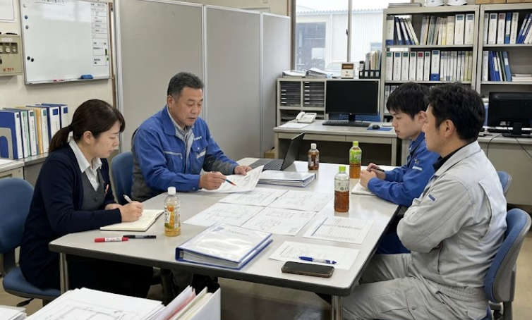 事務所での打ち合わせ